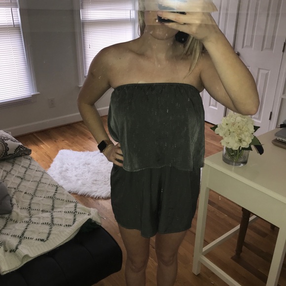 Green romper. So comfortable and flattering! - Picture 2 of 2